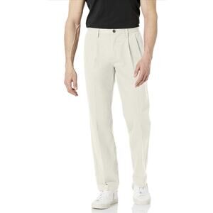 Amazon Essentials Men's Classic-Fit Wrinkle-Resistant Pleated Chino Pant